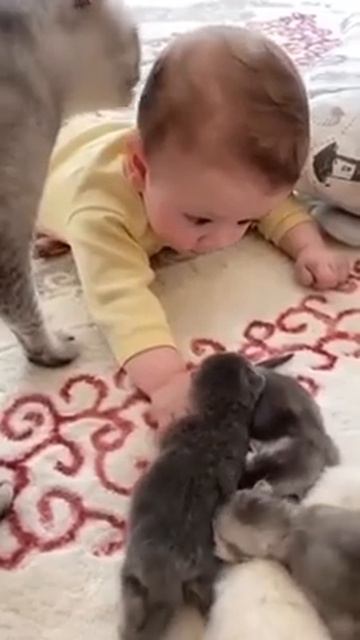 У этой мамы никто не останется неумытым 🥰