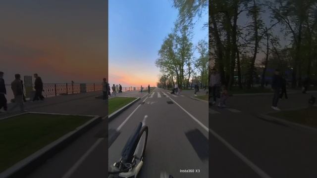 Я лечу на велике. Авторы Бабенышева Галя и Кошельков А. М. (и ИИ)