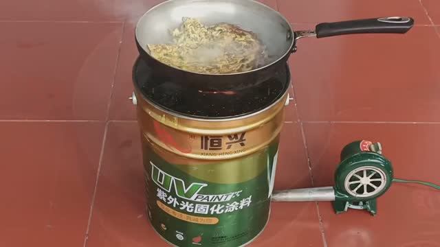 ДРОВА И ГАЗ НЕ НУЖЕН Печка Малышок на опилках из банок с компрессором Своими руками для дома и дачи