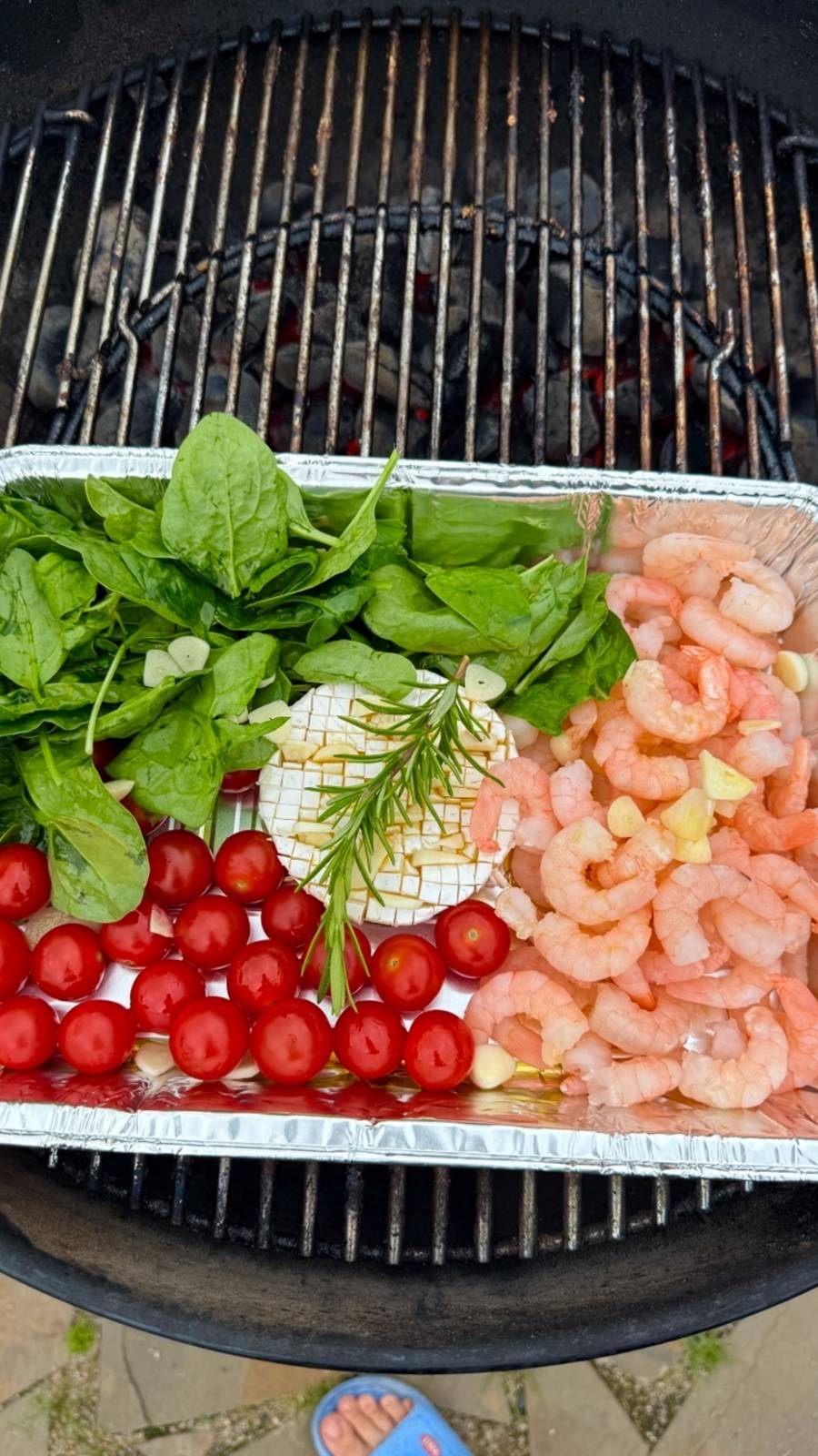 Сырные макароны с креветками на гриле