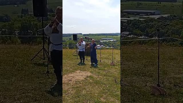 песни "Вера в бога" автор Лада Буланова. Поют Лада Буланова и Игорь Ляпахин