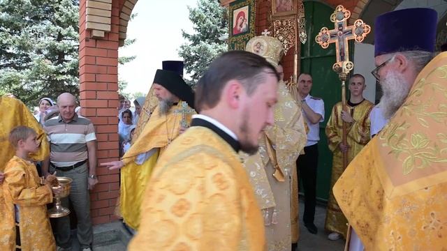 Архиерейское богослужение в день памяти первоверховных Апостолов Петра и Павла в селе Вольном