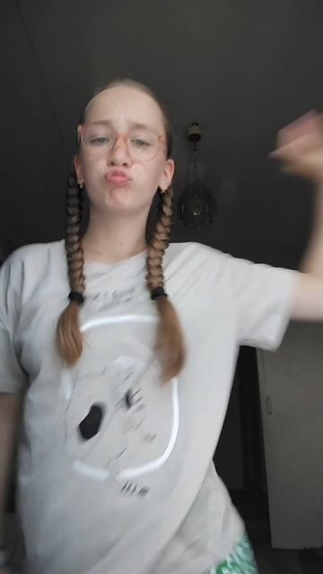 собралась на тусу ﹤﹥
