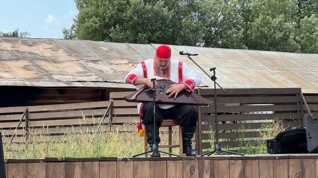 Фестиваль народной культуры «Сенокос в Муранове». Собиратель народных песен Олег Щукин.
