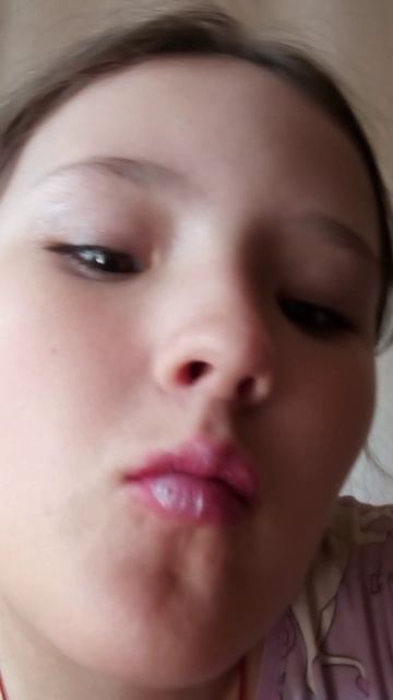 делаю макияж.