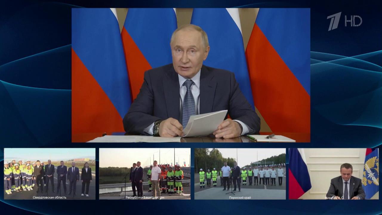 Владимир Путин в режиме видеоконференции открыл новый участок трассы М-12 "Восток"