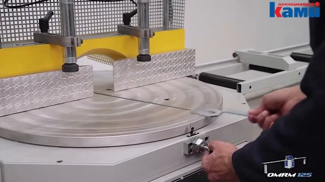 Заусовочный станок с нижней подачей пилы OMRM 125