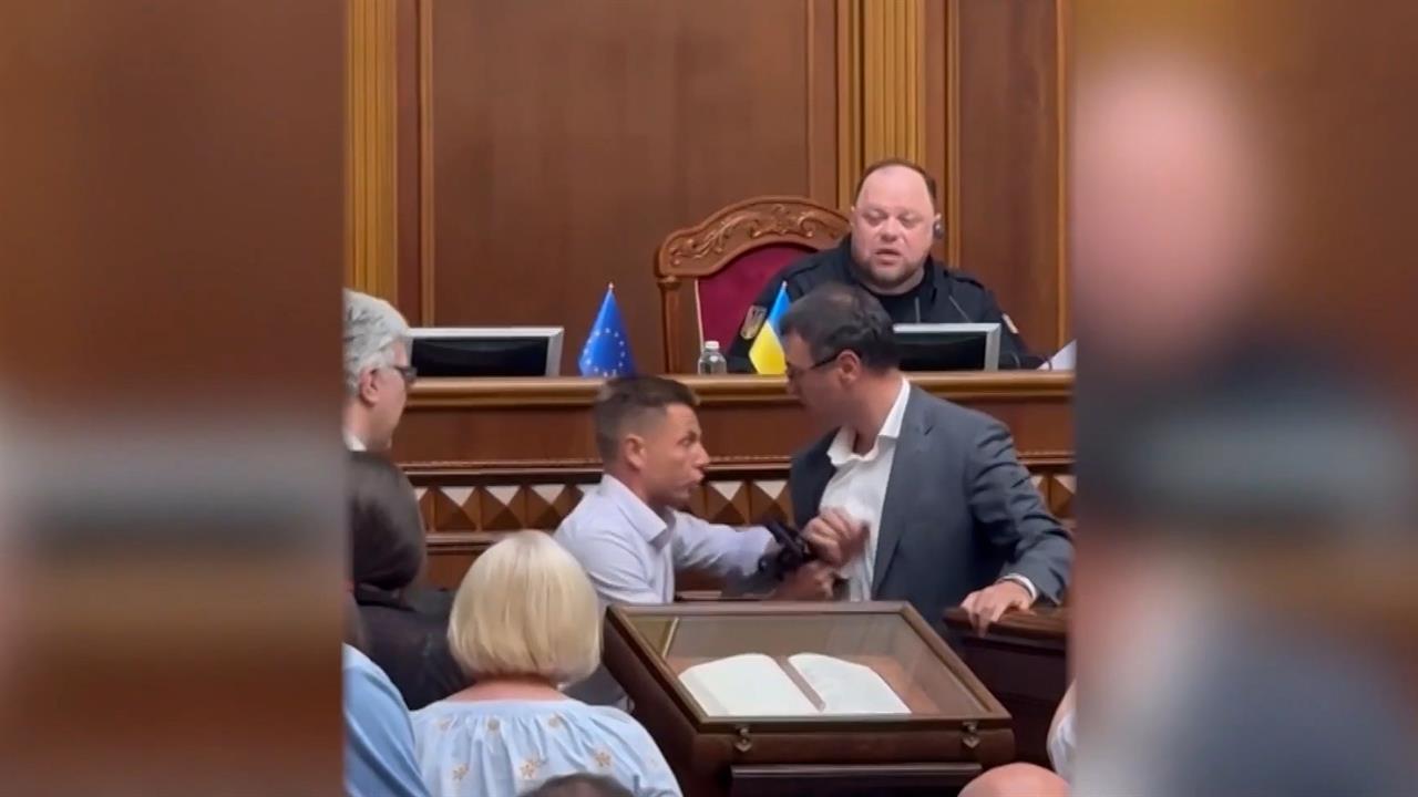 Депутаты Верховной рады подрались из-за налога на сою