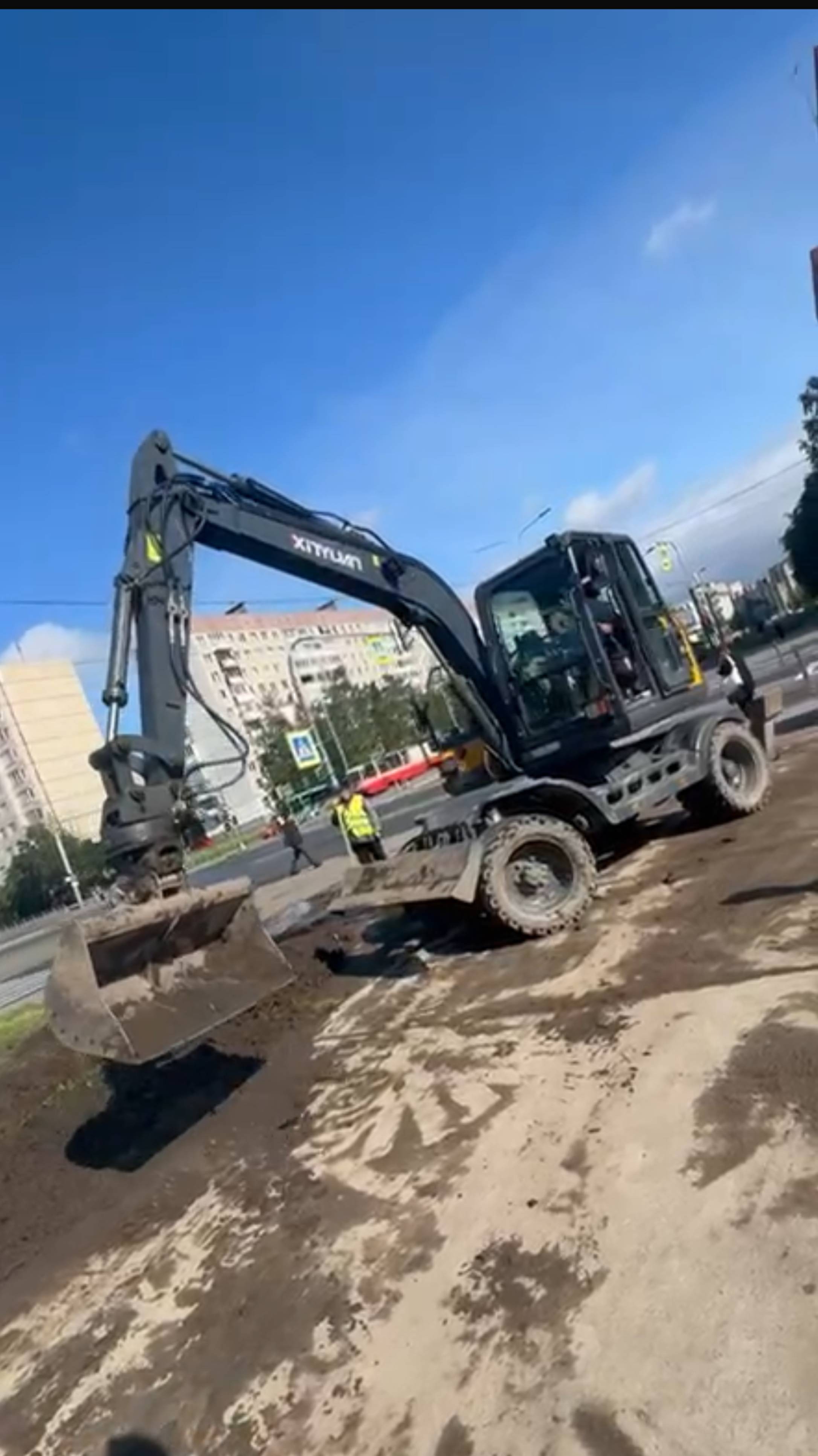 Колесный экскаватор XINYUAN В70 в г СПб, ул Долгоозерная