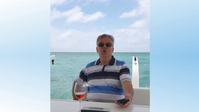 Поет Евгений Блинов