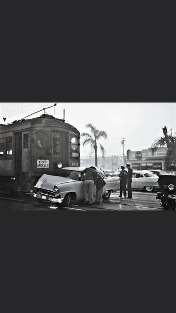 Столкновение Ford с поездом, Лос-Анджелес, 1955