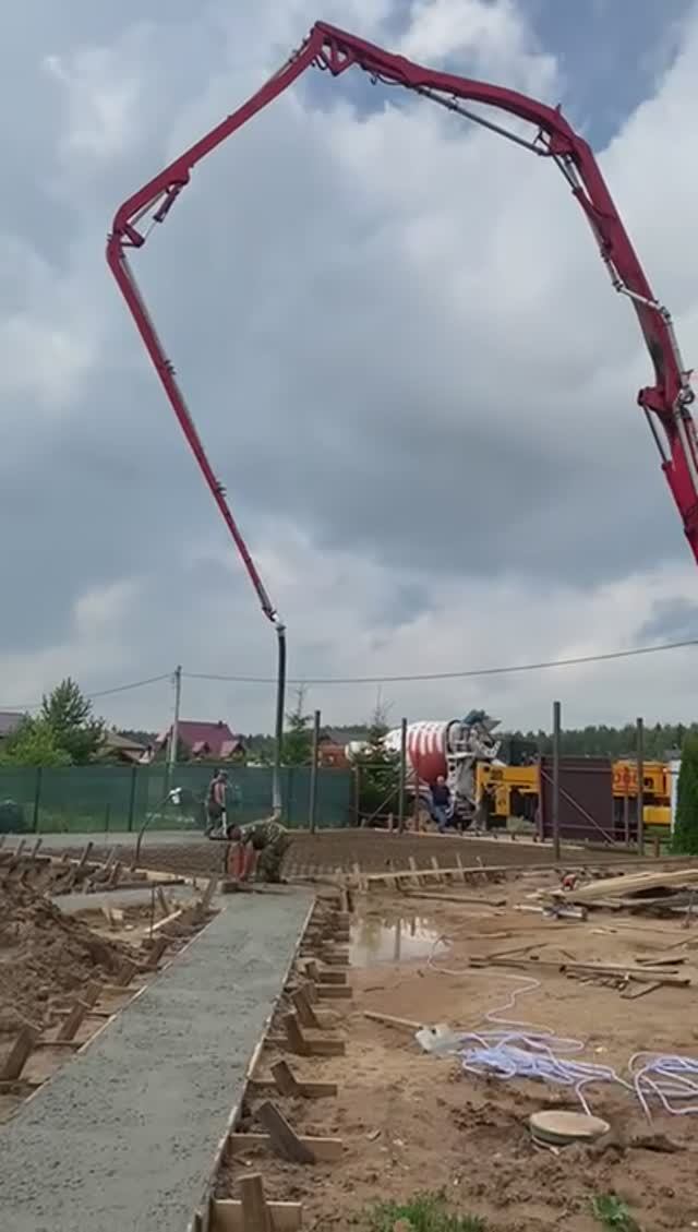 Заливаем дорожки на участке