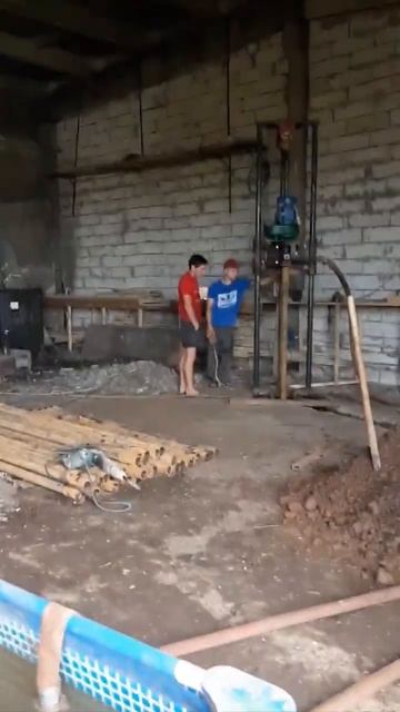 Бурим скважину в ангаре в труднодоступном месте #бурение#скважина #буровоедело