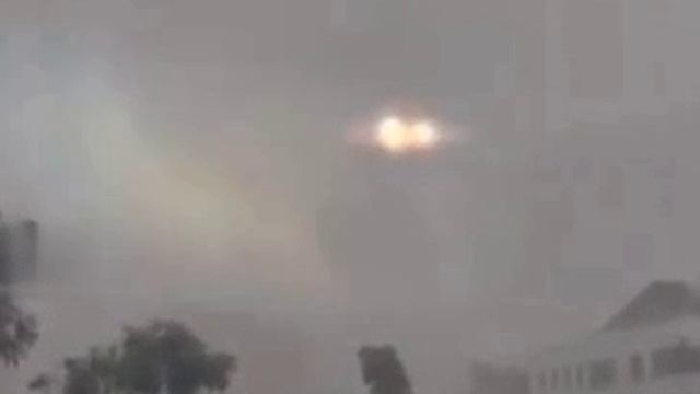 Загадочный объект виден во время грозовой бури в Китае.
