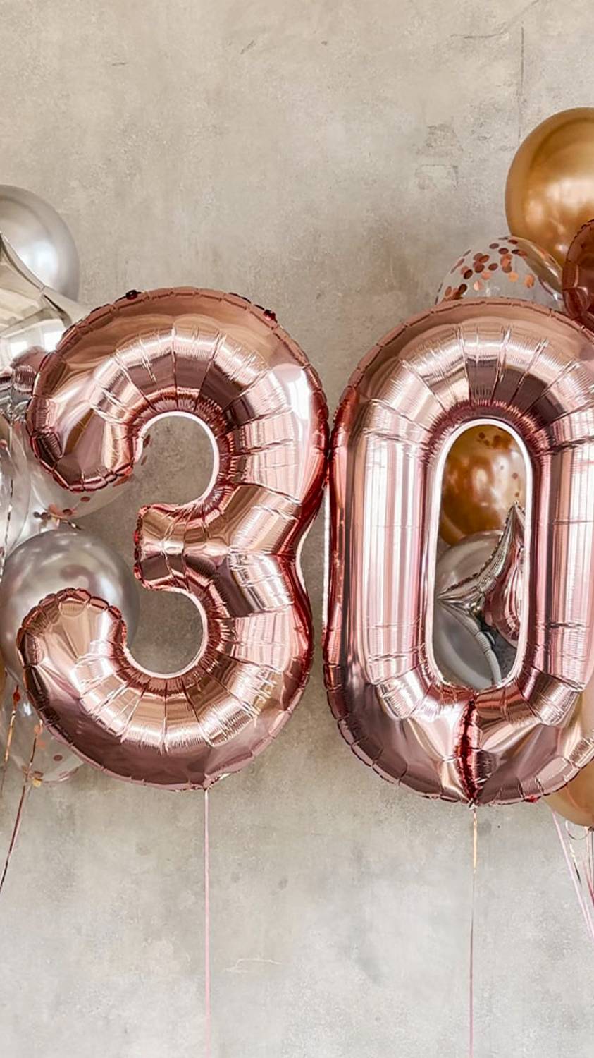 Воздушные шары розовое золото для девушки на юбилей на 30 лет