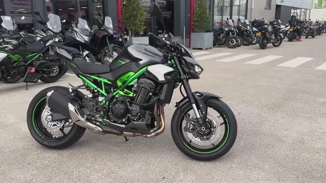 Kawasaki Z900 2025 - Круговой обзор