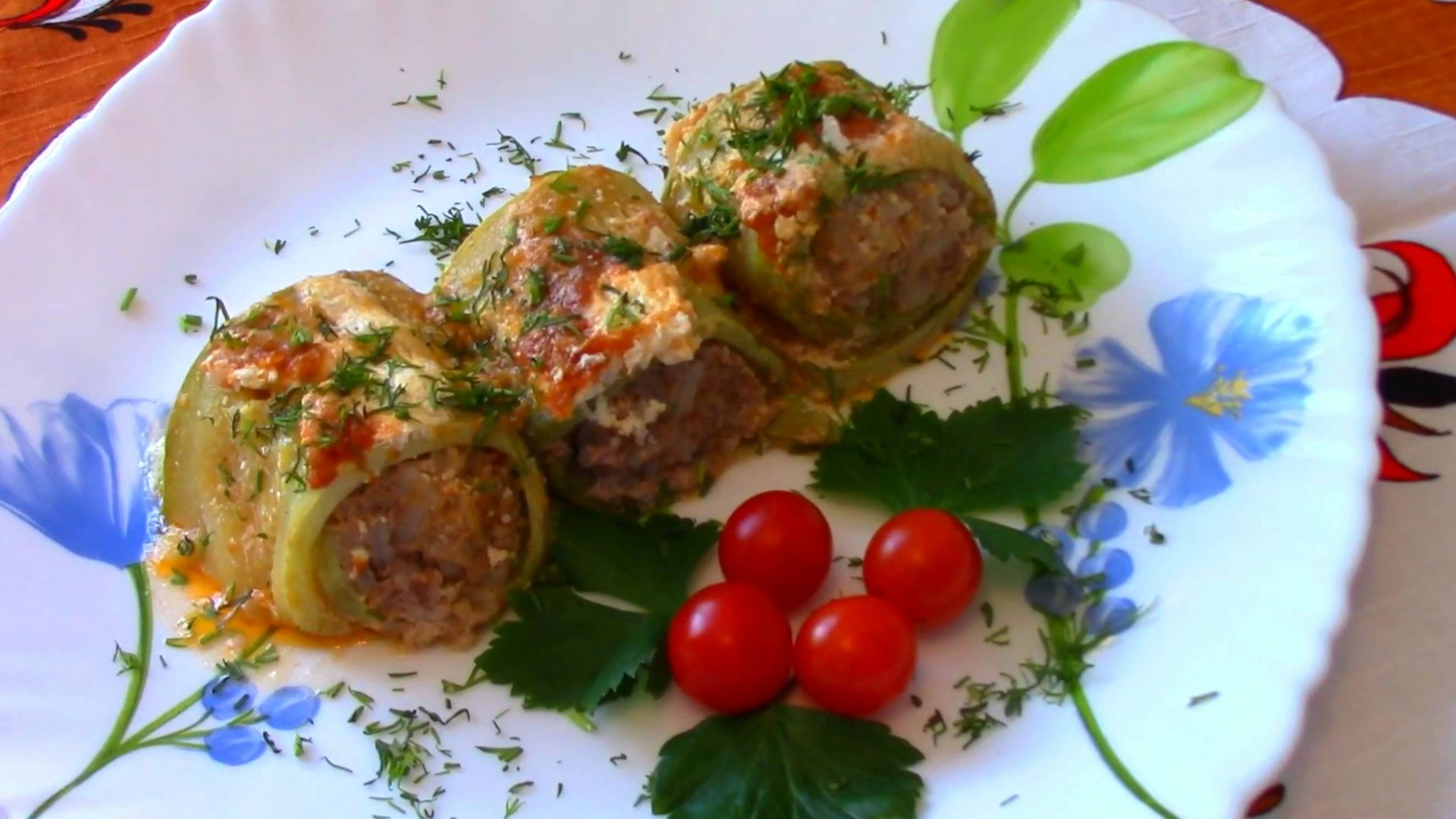 Нежные и очень вкусные голубцы кабачковые.
