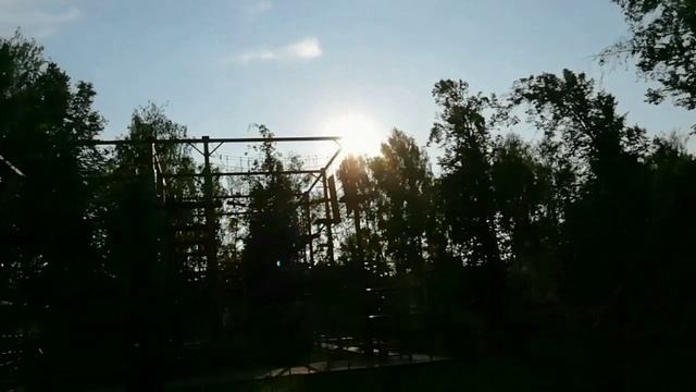 Солнце в парке на закате