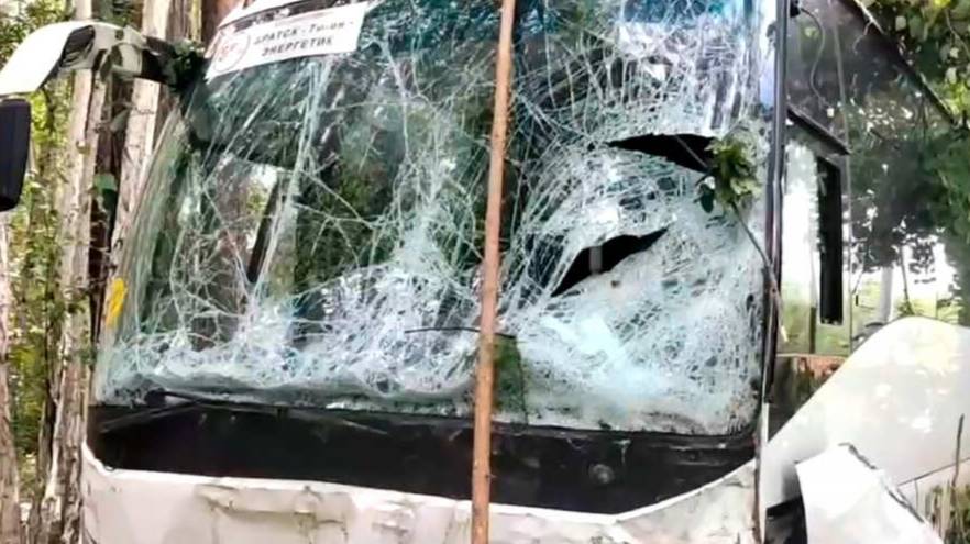 Пять человек пострадали в ДТП с автобусом и внедорожником в Братске