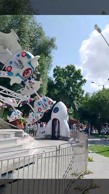 Карусель "Орбита" парк Маяковского, город Екатеринбург