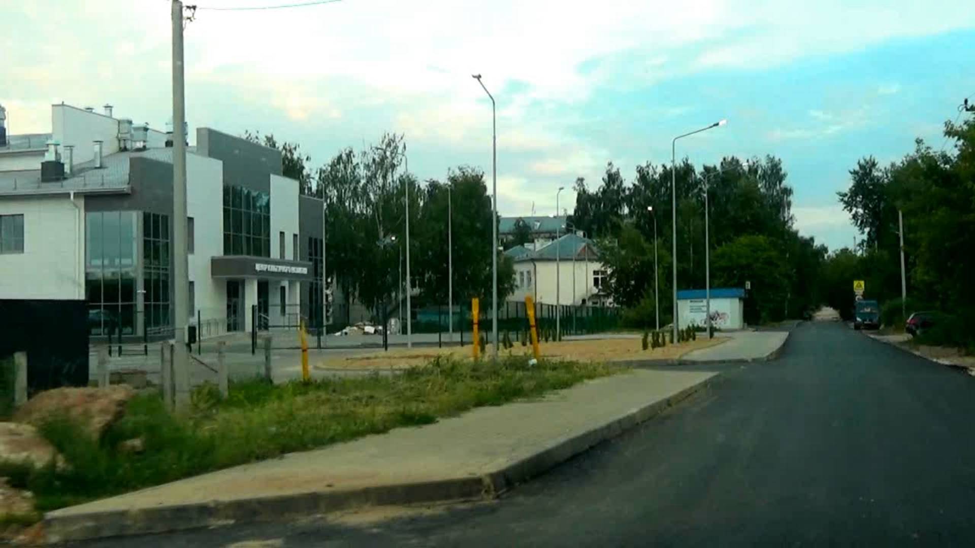 Участок дороги на Мичуринской улице в городе Вязники с новым асфальтом. Съемка 16.07.2025