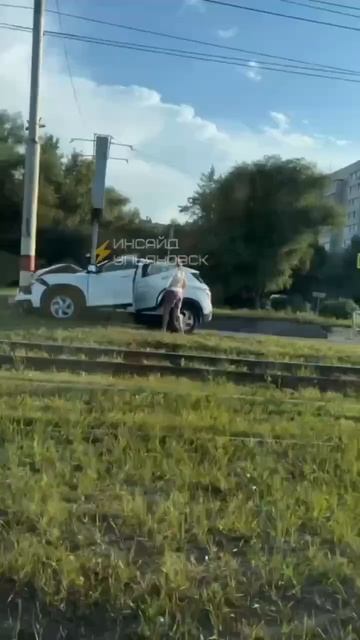 Около Стройграда ДТП. Девушка влетела в столб.
