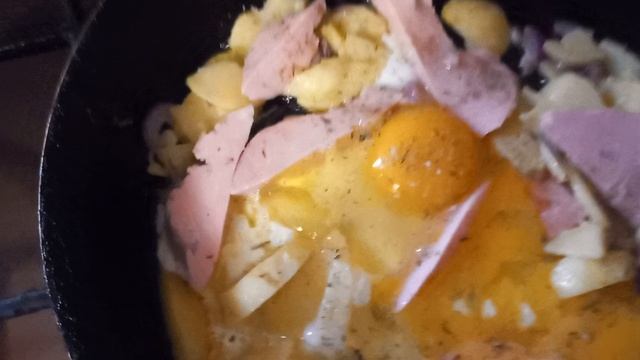 Как пожарить куриные яйца с картошкой и колбасой.Погода в Краснодарском крае.Все не очень хорошо.