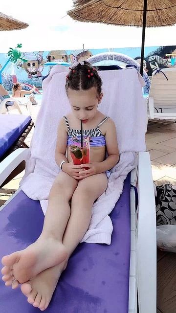 Отдыхаем семьёй в бассейне 🏖️🏝️💗