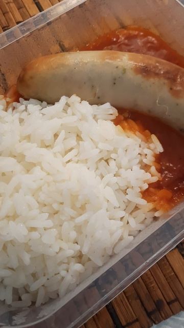Колбаска куриная с рисом и томатным соусом. Заморозка из магазина на пробу.