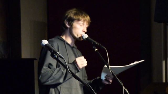 Алексей Сычёв - На фоне квадрата окна