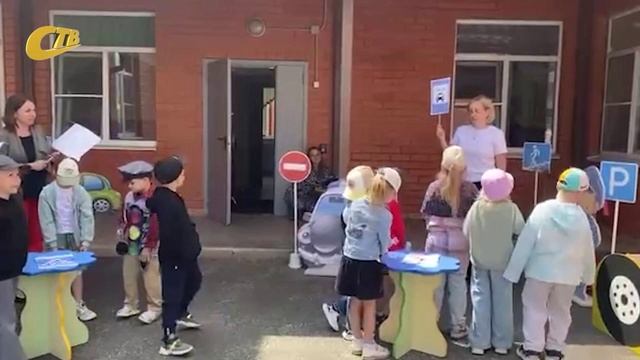 СОТРУДНИКИ ГИБДД ЖЕЛЕЗНОГОРСКА ПРОВЕЛИ В ДЕТСКОМ САДУ №1 МЕРОПРИЯТИЕ "АЗБУКА ПЕШЕХОДА"