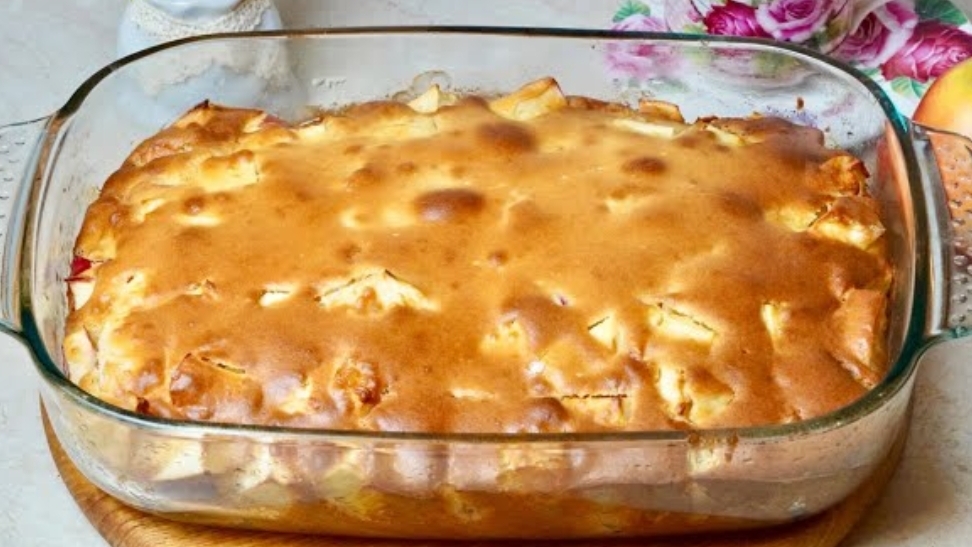 Яблочный пирог, который тает во рту. За 5 минут работы! Вкусный быстрый пирог!