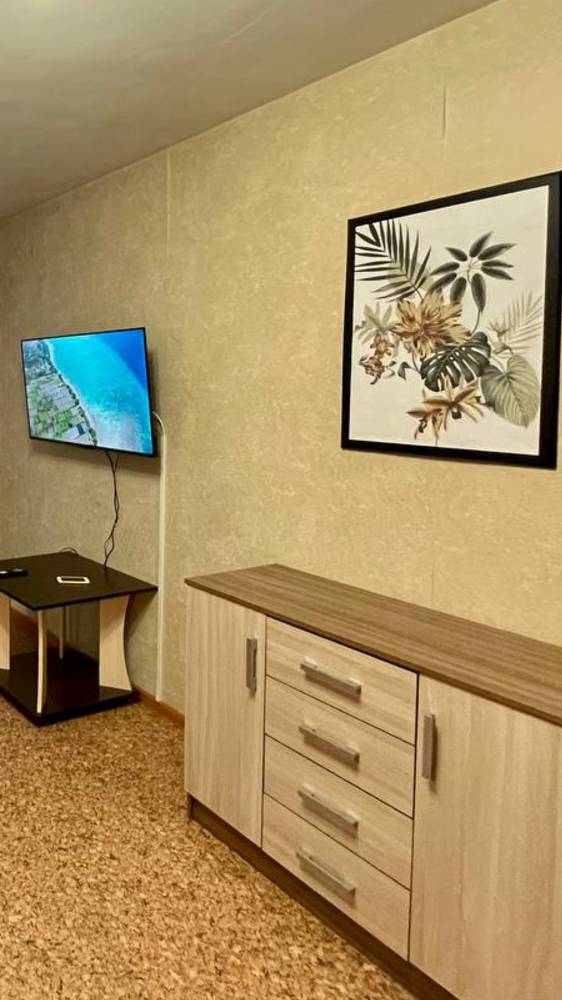 Строителей, 90б_1к_первый подъезд