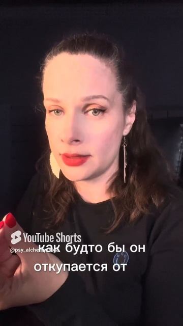 Дарит цветы, но не хочет отношений?
