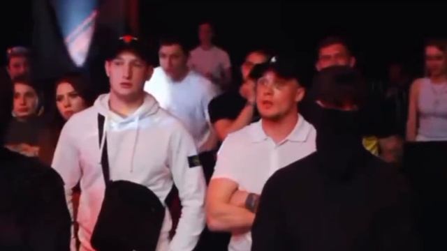 Азербайджанского бойца ММА Джавида Рзаева, назвавшего соперника «русской свиньёй»...👇