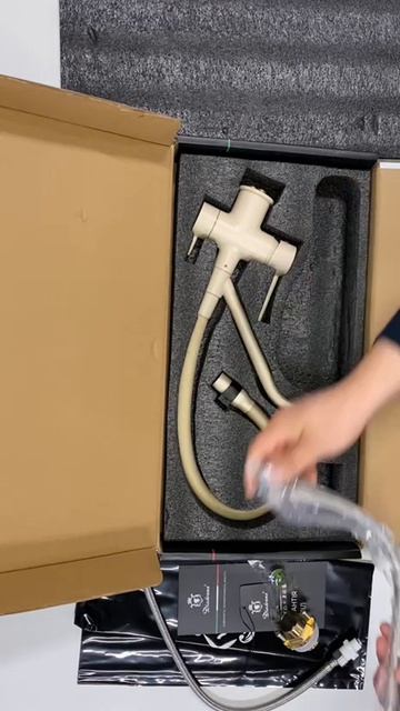 Смеситель для кухни с гибким изливом и выходом для фильтрованной воды Diadonna D49-19051SM. Латунь.
