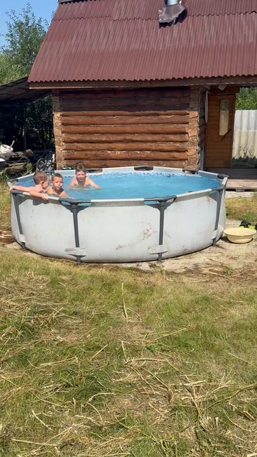 Купание в бассейне