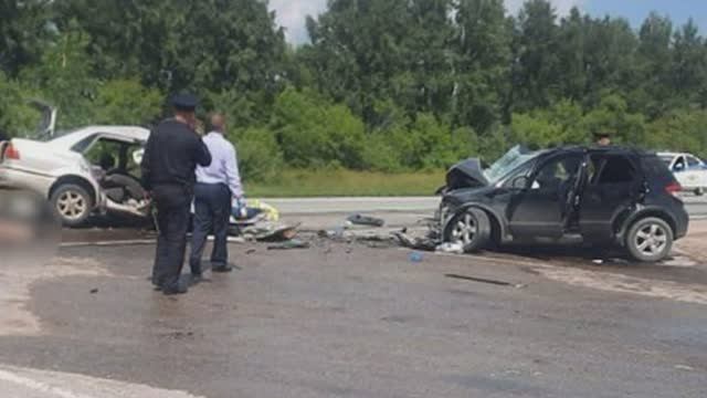 ЖИВОГО  ИЗ МАШИНЫ ДОСТАЛИ ТОЛЬКО РЕБЁНКА : семь человек погибли в ДТП на трассе под Новосибирском