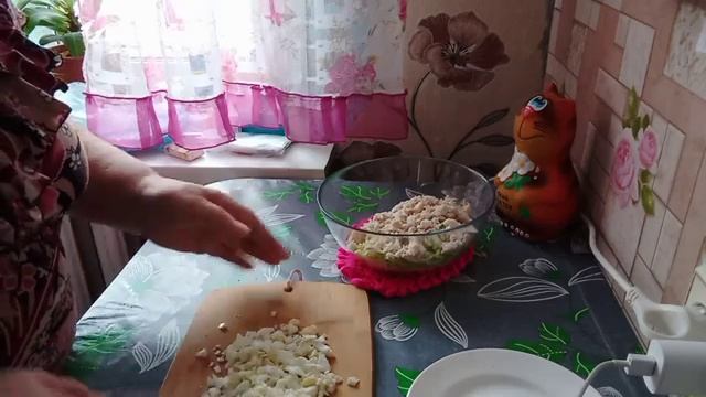 САЛАТ БЮДЖЕТНЫЙ НО! ОЧЕНЬ ВКУСНЫЙ И ОЧЕНЬ БЫСТРО ГОТОВИТЬ