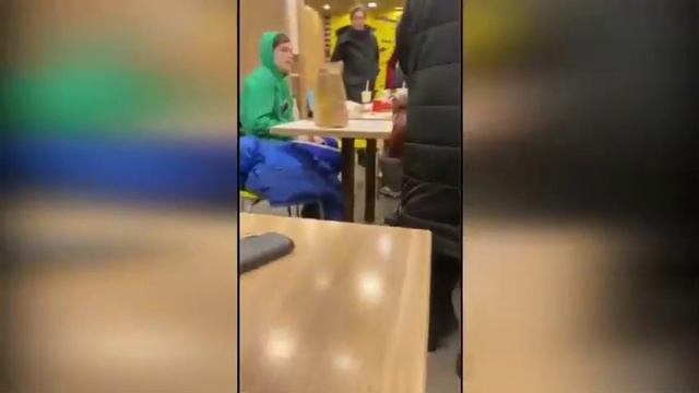 В Мурманске мужчина набросился на подростков из-за нецензурной лексики и обругал их матом