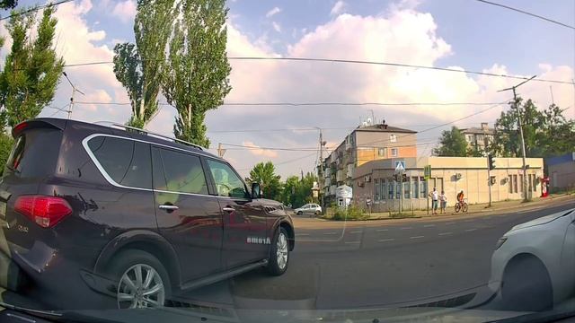 Интерактив 😎

Выезд с Галактики. Сколько нарушений ПДД насчитали?