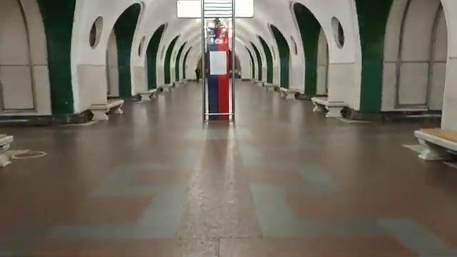 #Metro ВДНХ из последних станций ещё сталинских стандартов но её отвандалили в ходе строительства