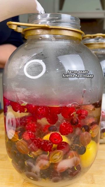 Лето под крышкой. Натуральный компот из свежих ягод