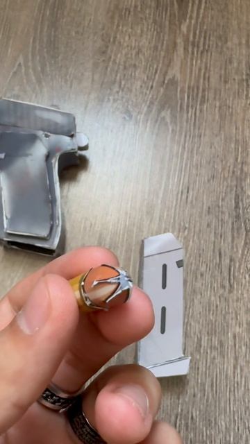 Пистолет из картона
