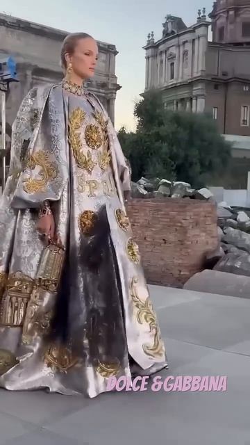 The Dolce Gabbana show took place. Everything was very beautiful, dignified, without any antics.