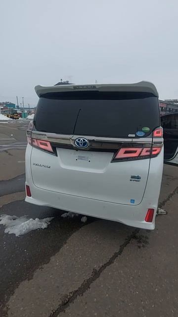 Краткий обзор Toyota Vellfire Hybrid 2018 года.