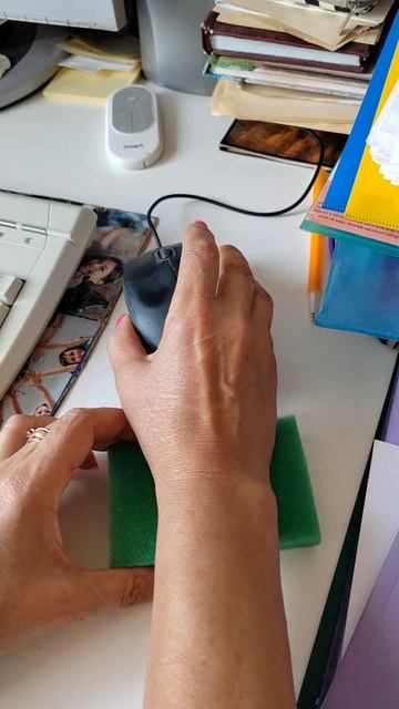 Нужна просто кухонная губка