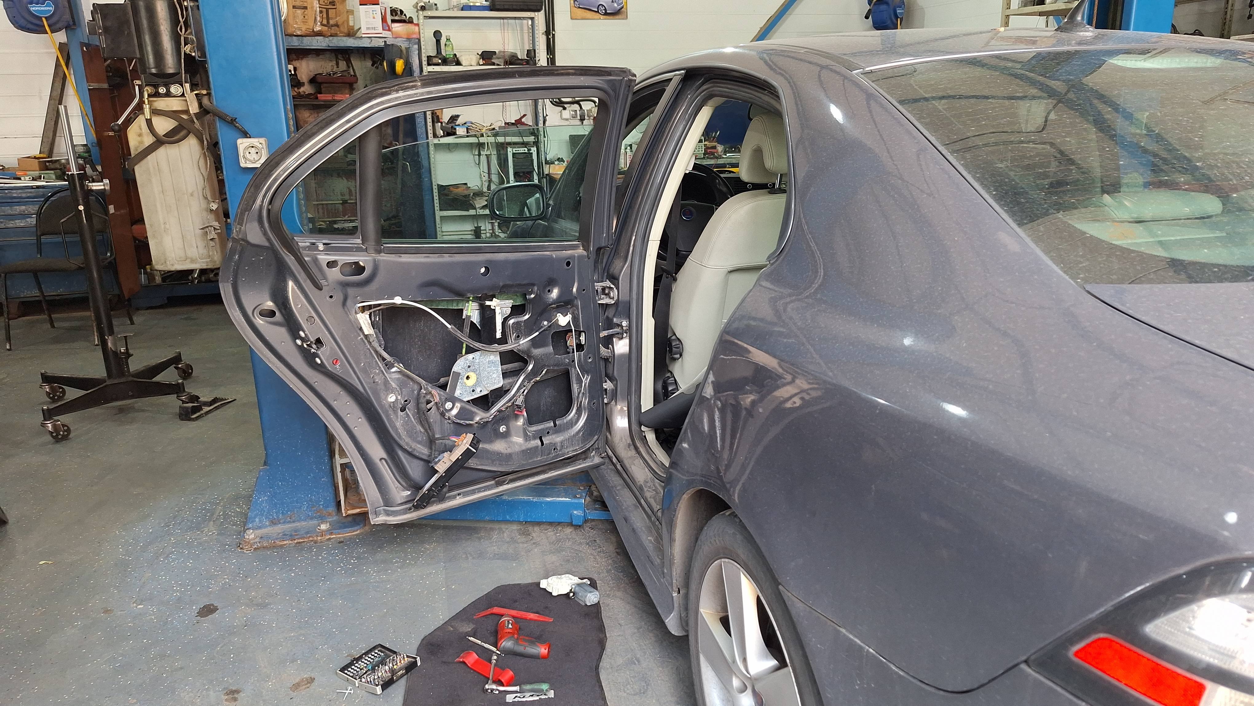 #179 SAAB 9-3: ремонт левой задней двери, замена замка правой задней двери и ремонт левого зеркала