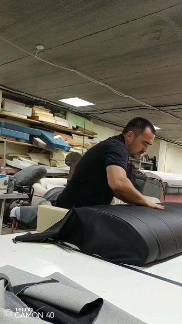 перетяжка офисного дивана