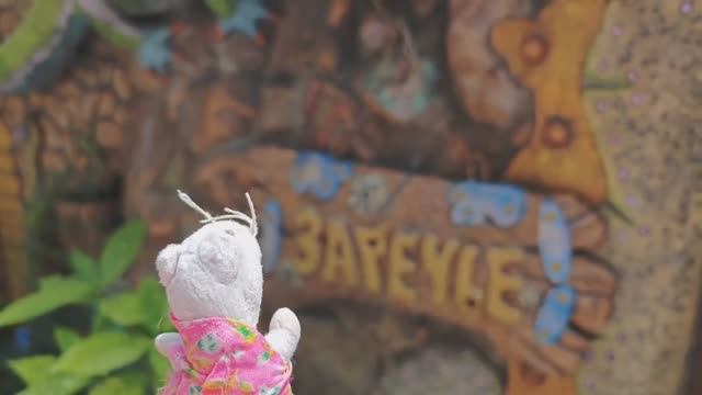 Буша попала в сказку с драконом